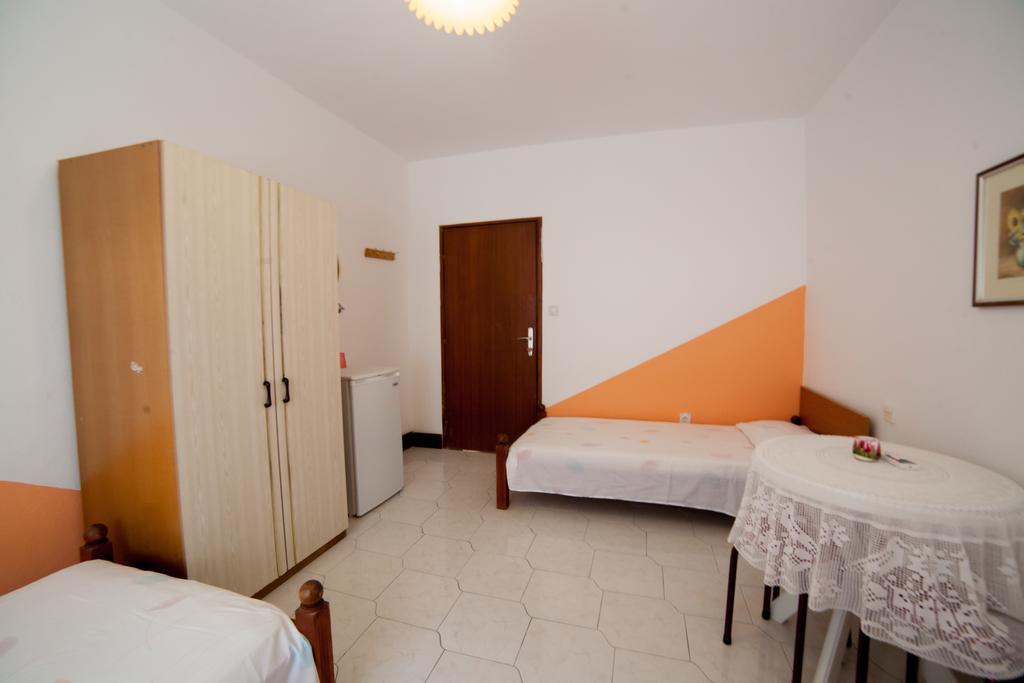 Guest House Aldin Ulcinj Exterior photo